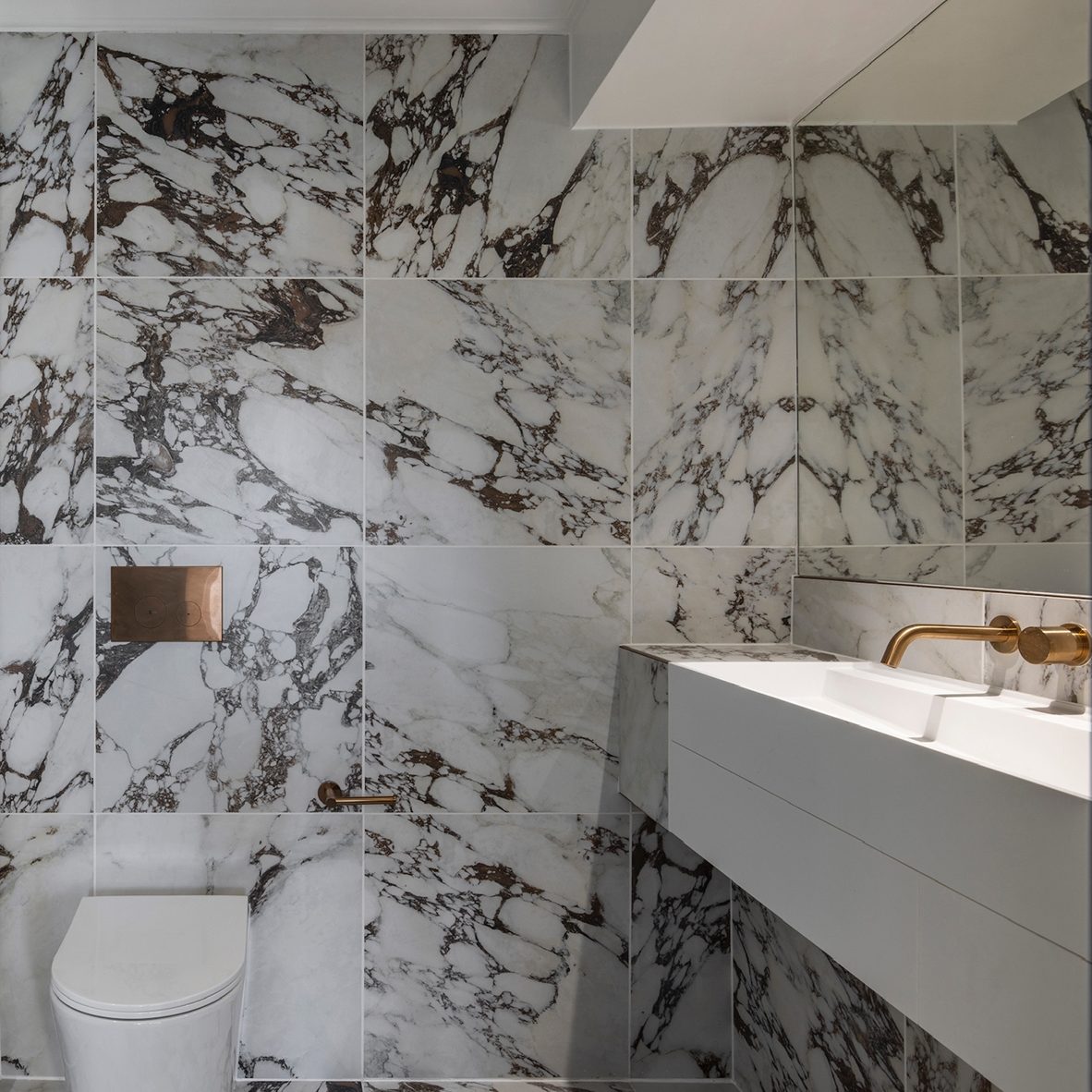 Marble bathroom at Holbein Place, a Chelsea apartment refurbished by BRX London